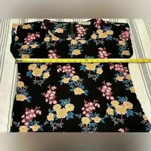 Pink Rose size medium sheer blouse - Picture 5 of 6